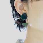 こっくりカラー　深緑のペンタゴンイヤリング　ピアスは2way