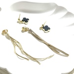 シンプル　2way   黒　black  揺れる　推し　色　チェーン　花　クローバー　フラワー　ピアス　漆黒　くろ　ジュエリー　コーデ　アクセサリー　シェル　アレルギー対応　ハンドメイド　春　夏　秋　
