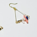 （再販）珊瑚と石の三角ピアス