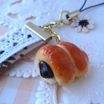 チョココルネパンのストラップ