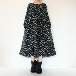 【送料無料】あったか起毛の小花柄＊ゆったり長袖ワンピース＊ポケット付き＊柔らか国産コットン100％＊ナチュラルブラック