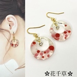ピンク系のドットピアス 