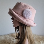 ★three. premium★約62㎝★襟元が邪魔になら無い★ビッグボタン　コンパクトhat★厚手★優しいピンクカラー