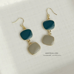 ☆くすみcolor♪♪ブルー・グレーデザインチャームピアス／イヤリング☆バイカラー//ゆらゆら揺れる