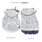 犬猫服🐾　マジックテープ服　POPなアルファベット柄のフード付タンクトップ／ワンピース