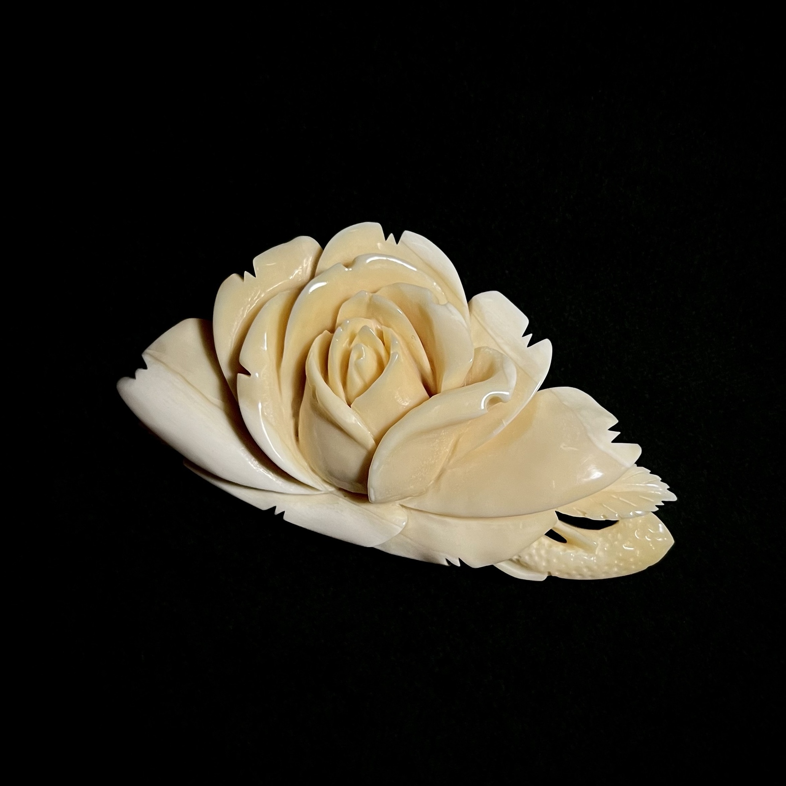 訳あり 鯨歯 大ぶり薔薇のパーツ 8246