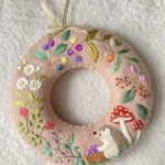 フェルトと刺繍の秋のリース7