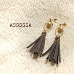 タッセル&マットパールピアス