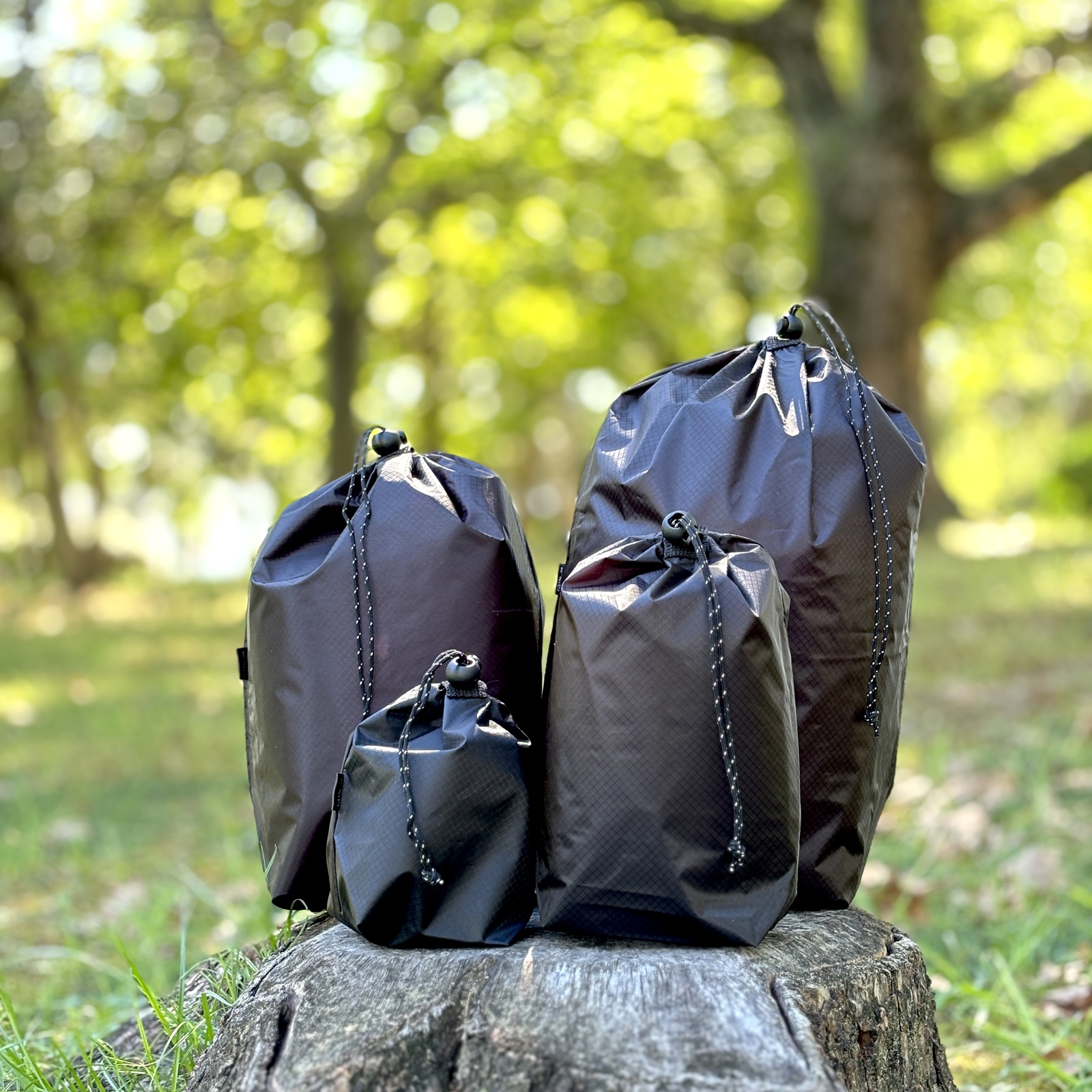 ナイロン巾着袋　スタッフバッグ　スタッフサック　登山　アウトドア　キャンプ　軽量　撥水　黒・ブラック