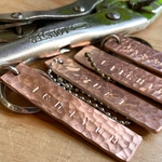 【 オシャレな銅製*.+ 】厚さ約2mm 銅製 刻印 キーホルダー