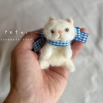 ‪ ˙˳⋆ 手のり猫ちゃん (水色リボンの白猫ちゃん)  ˙˳⋆