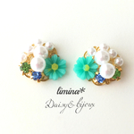 デイジーとビジューのピアス/イヤリング(ブルー)