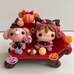ハロウィン　魔女とうさぎの赤いソファ　粘土細工　ミニチュア　樹脂粘土　Halloween 　季節飾り　イベント　こねこねくらぶ