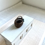 ミニチュア　つる掛け編みのかご　焦げ茶
