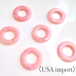 〈USA import〉マーブル ライトピンク×ホワイト アクリル ドーナツ ビーズ（4個 ）