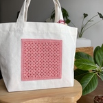【再販】刺し子トートバッグ　刺繍　キャンバストート　ランチバッグ　お弁当　ミニバッグ　シンプルバッグ　米刺し　お財布バッグ　図書館バッグ　刺し子バッグ　手持ちバッグ　小さめバッグ 花柄　赤　ピンク