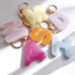 【名入れ無料】イニシャルキーホルダーアルファベットチャーム☆*。イニシャルチャーム/推し活/お祝い　