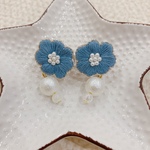 青色のお花刺繍　イヤリング