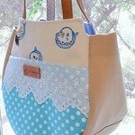 たくさんのセキセイインコのまんまるトートバッグ 〖水色ドット　ベージュ〗