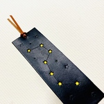 《受注制作》Sサイズ⭐︎お好きな星座とイニシャルで作る瞬く星座の本革ブックマーカー