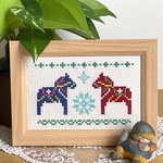 北欧の刺繍(幸せ呼ぶ馬) ダーラナホースの刺繍額　北欧の刺繍フレーム