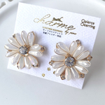 🌼ピアス🌼　マーガレット　ホワイト　ピアス プレゼント ギフト ブライダル ウエディング 結婚式 お呼ばれ