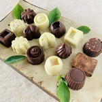 バレンタインギフトにも♥️白砂糖不使用オーガニックビター・ホワイトチョコ＆生チョコ詰合わせ＜15個＞