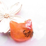 ハロウィンクォーツニャンコは、その日に向けてトリックオアトリートを練習してます♪<ぼぼ屋のブローチ>SB1089