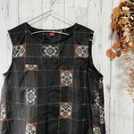 ☆　最終sale ! 大島紬　　黒に角紋の花柄　Ａラインワンピース　着物リメイク♪
