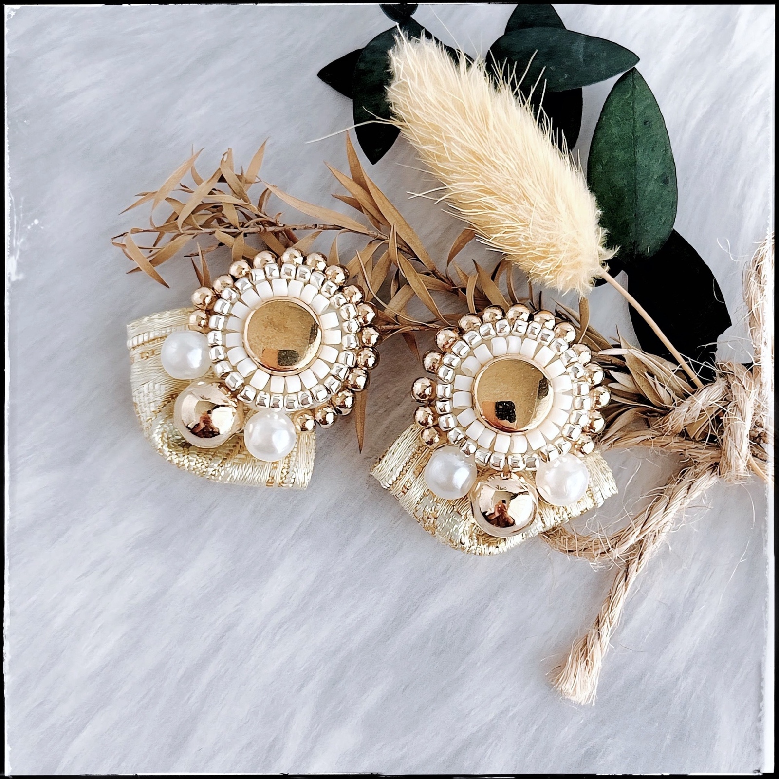 1199 インド刺繍 タッセル ゴールド 花 ハンドメイド ピアス