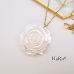 特大ホワイトシェル（薔薇）☆サージカルステンレスロングネックレス70ｃｍ*NG8