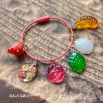 【甘い日曜日🍬💐】カラフル ポップ かすみ草 苺 ボタニカル ドライフラワー 押し花 大人かわいい キーホルダー ドロップ バッグチャーム
