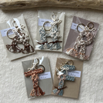 マクラメお花イニシャルキーホルダーチャーム　オーガニックコットン　送料込み