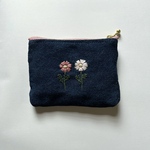 コスモスの刺繍ポーチ
