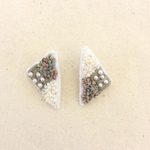 ビーズ刺繍ヘンテコサンカクピアス