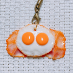 【再販】双子目玉焼きベーコン🥓ストラップ