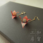 友禅和紙と金箔の折り鶴ピアス