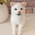羊毛フェルト　柴犬　白柴さんお座りポーズ