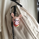 ＼New！／ピーチピンク色うさぎさん♡小さな癒し系★見守り隊★大事な赤色イチゴをギュッ！鈴付きストラップ｜ボールチェーン