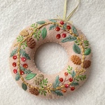 フェルトと刺繍の秋のリース11