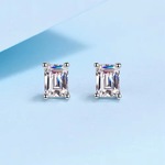 〖ER021〗計1カラット 計2カラット 計4カラット エメラルドカット モアサナイト 人工ダイヤモンド ピアス