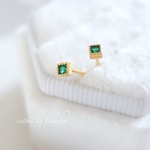 新作　シンプル　18k　 高品質　繊細　上品　大人女子　エメラルド　グリーン　クスエア　人気　SILVER925  ミニ　ピアス