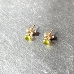 【デザイン変更のため現品限り】ペリドット 4mm 14KGF 小ぶり ポストピアス【寄り添いシリーズ】