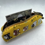 仕切り付き小銭お札入れ（猫図鑑、カラシ色）