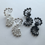 ○ イソギンチャク ピアス/イヤリング 大ぶりアクセサリー アレルギー対応 シルバーアクセサリー ウェディング モード系 個性的 大ぶり