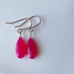 シンプルフィッシャーピンクカルセドニーサージカルステンレスピアス／イヤリング  ピンク 天然石