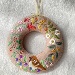 フェルトと刺繍の秋のリース12