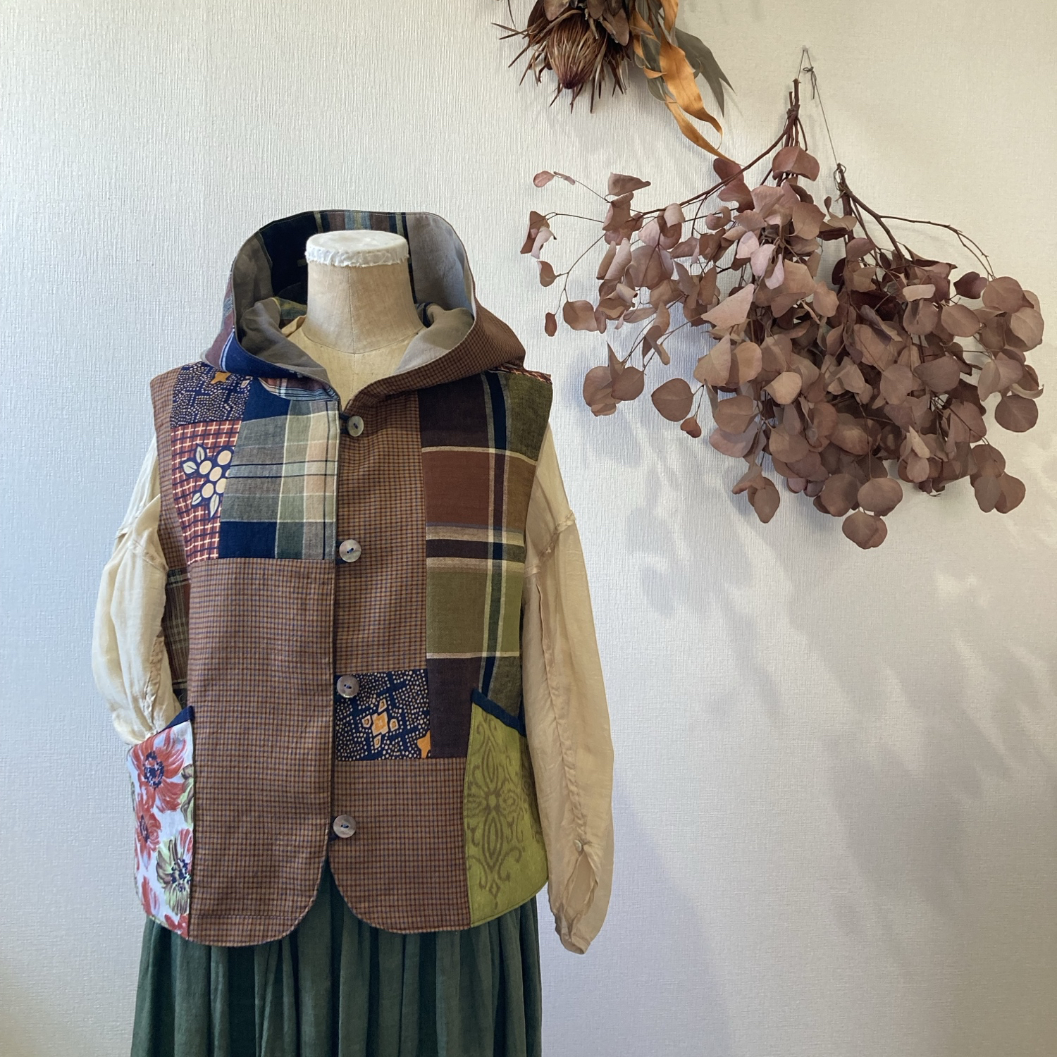 【新品】カレン　ショルダーバッグ　藍染　手織り　古布　ビンテージ　ヘンプ麻 カレン族の織り柄ショルダーバッグ/ 草木染めコットン, 手織り