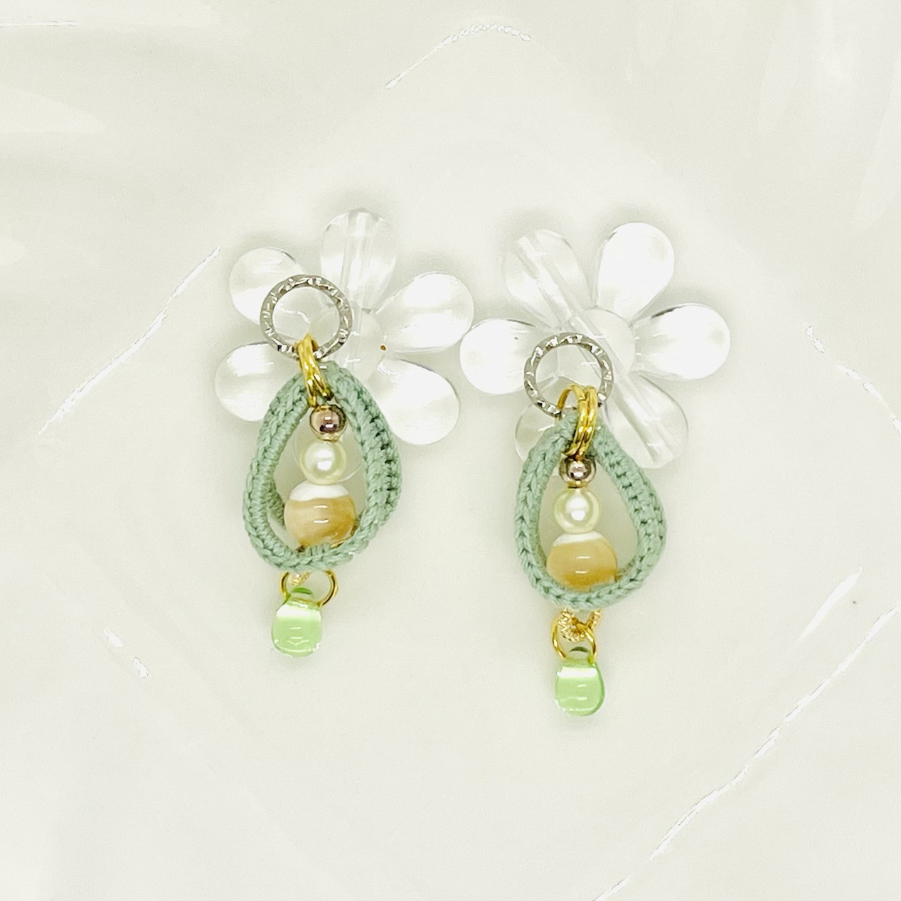 オリーブグリーン ジェード マザーオブパール フープイヤリング オリーブグリーン ジェード マザーオブパール フープイヤリング