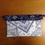 バンダナ柄クラッチバッグ